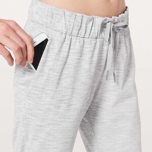 Lululemon on the fly joggers